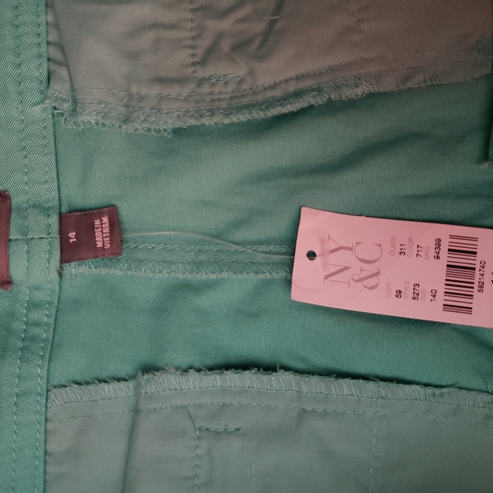 Shorts - Picture 3 of 5